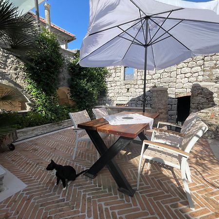 Vila Djuro Mikijelj Donji Stoliv Exterior foto